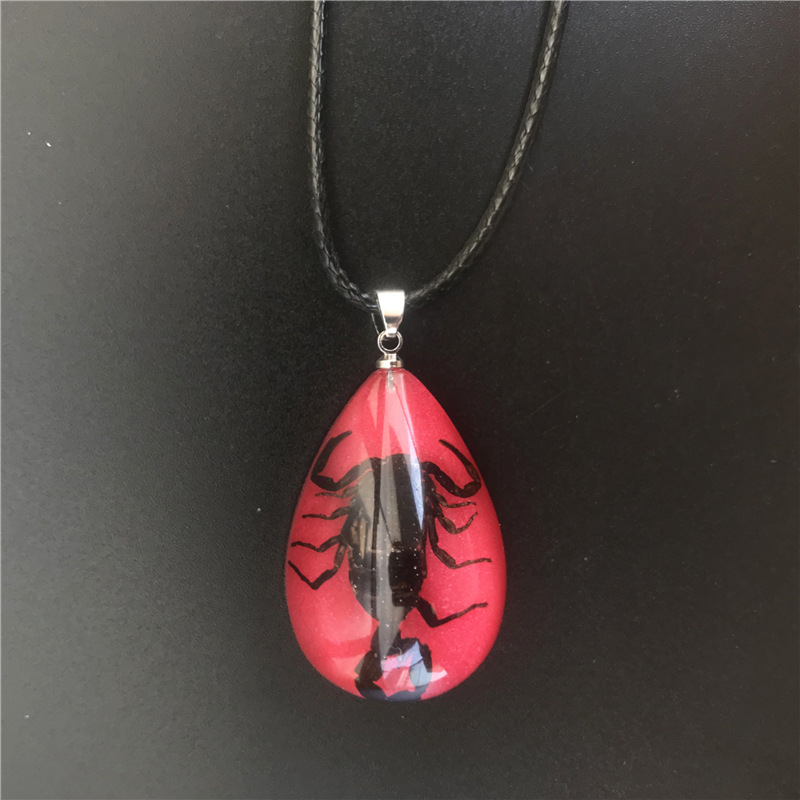 Pendant Necklaces 12pcs Natural Insect Fluorescent Necklace Black Scorpion Luminous Glow In The Dark Jewelry Party Gift Whole1