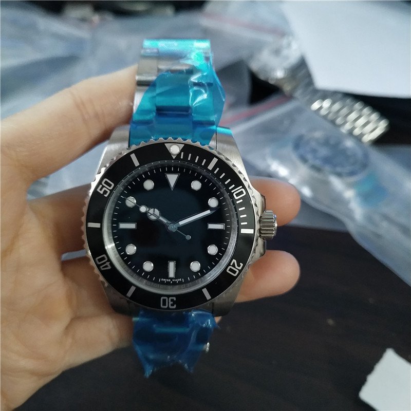 Classic Mens Watch Stainless Steel Band Automatic Mechanical Watches 40MM Black Face Hardlex Glass Wristwatch R77