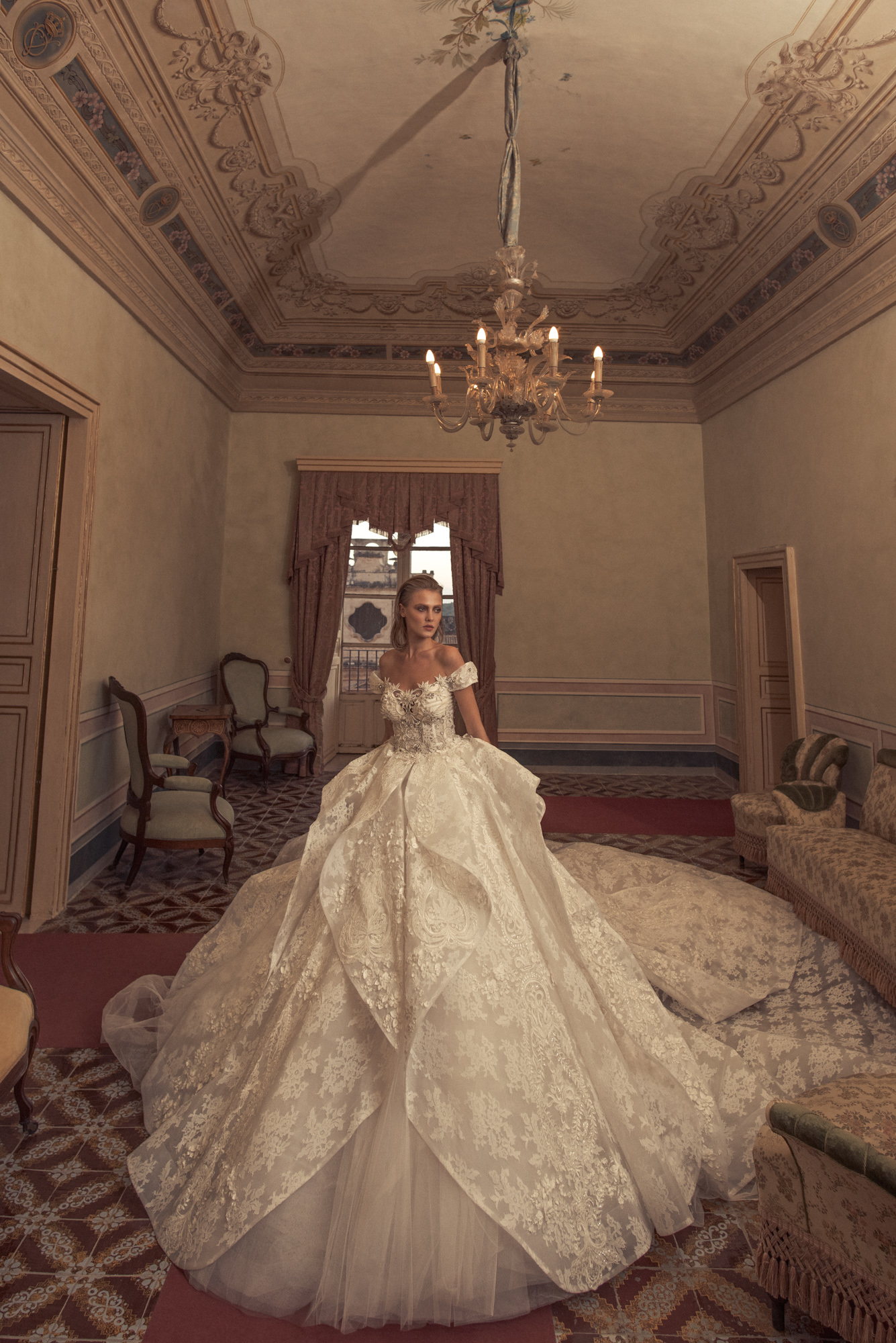 Julia Kontogruni Vintage Wedding Dresses 2019 Off Shoulder Lace Applique Beaded Tiered Skirts Plus Size Chapel Wedding Dress Bridal Gowns