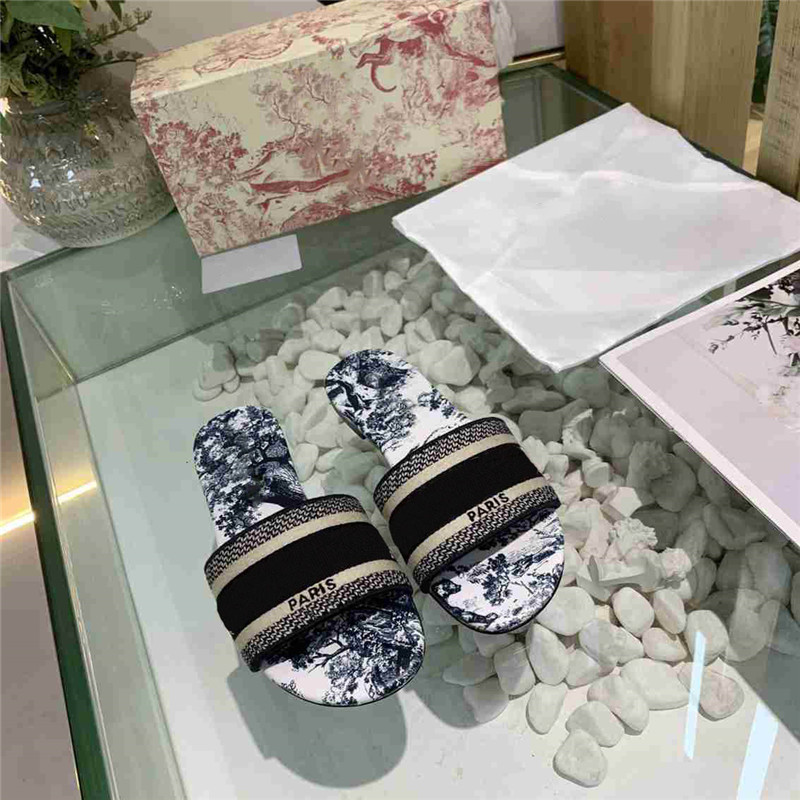 2020 Paris Fashion Womens Slipper Summer Sandals Beach Slide Slippers Ladies Flip Flops Loafers Embroidered Floral Slippers With box US 5-10, 14
2020 Paris Fashion Womens Slipper Summer Sandals Beach Slide Slippers Ladies Flip Flops Loafers Embroidered Floral Slippers With box US 5-10, 14