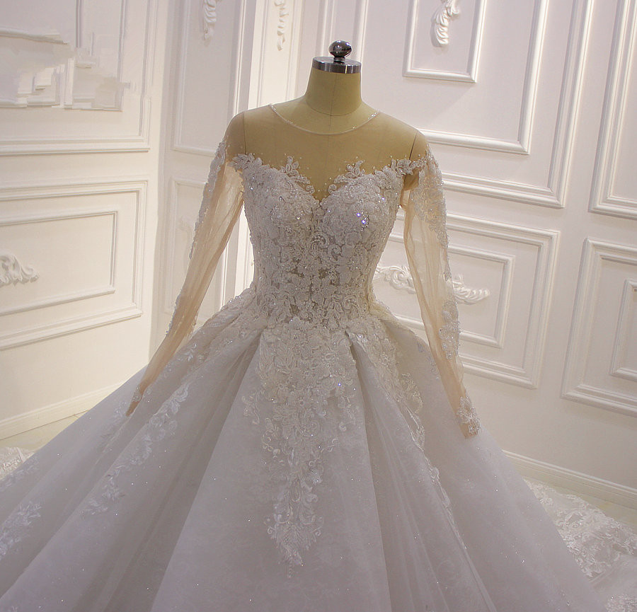 luxury ball gown wedding dresses long sleeves lace appliqued sheer bridal dresses beaded sequins plus size wedding gowns robe de mariee