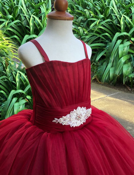 Burgundy Flower Girl Dresses Spaghetti Lace Appliqued Crystal Ball Gown Girls Pageant Dress With Free Petticoat Kids Formal Gowns