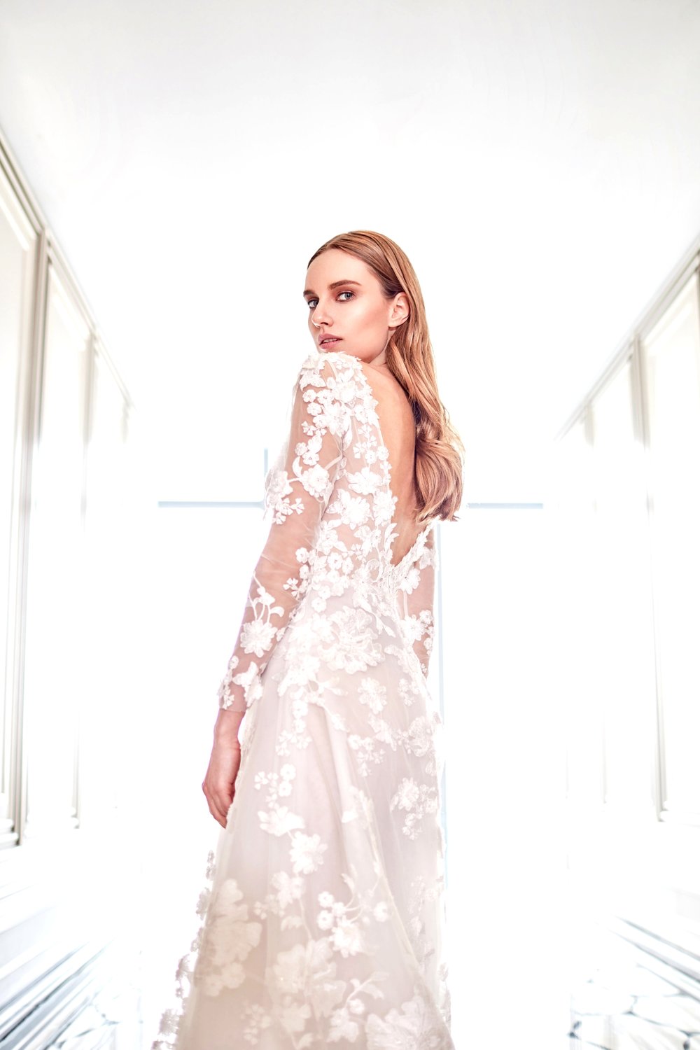 lace wedding dresses sexy v neck long sleeve appliqued bridal gowns tulle backless wedding dress robes de marie