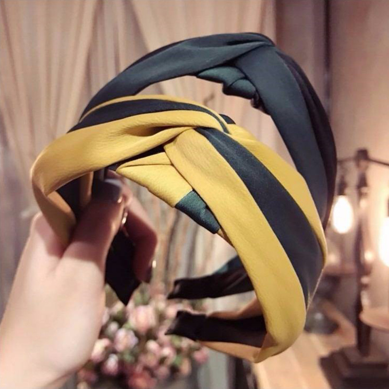 Hair band South Korea simple knot face washing band women's cloth art wide edge hairpin press hair color contrast hair band women's
Hair band South Korea simple knot face washing band women's cloth art wide edge hairpin press hair color contrast hair band women's