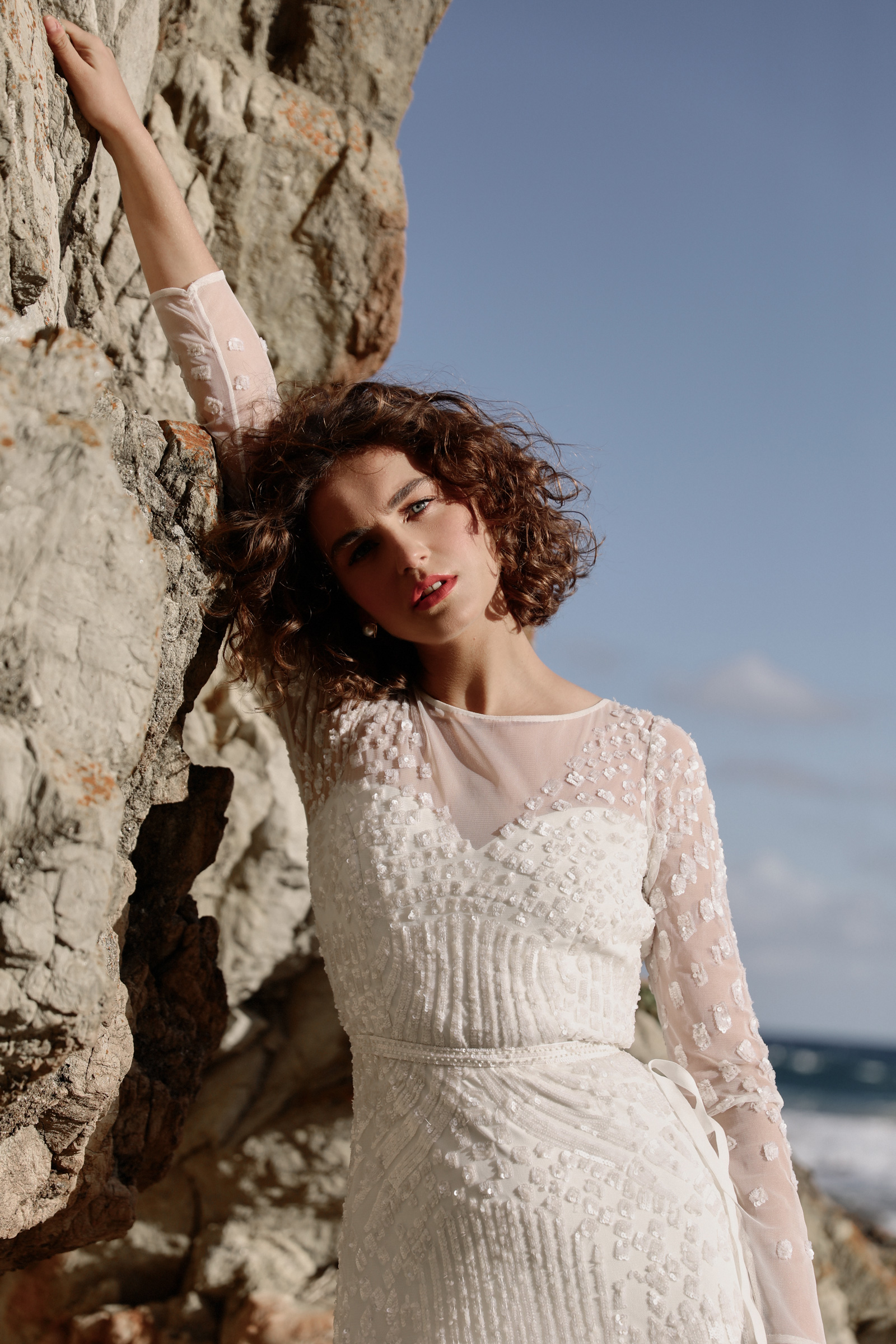 2020 Lace Mermaid Wedding Dresses Sweep Train Sequins Appliqued Beads Long Sleeve Wedding Dress Hollow Back Boho Robes De Mariée