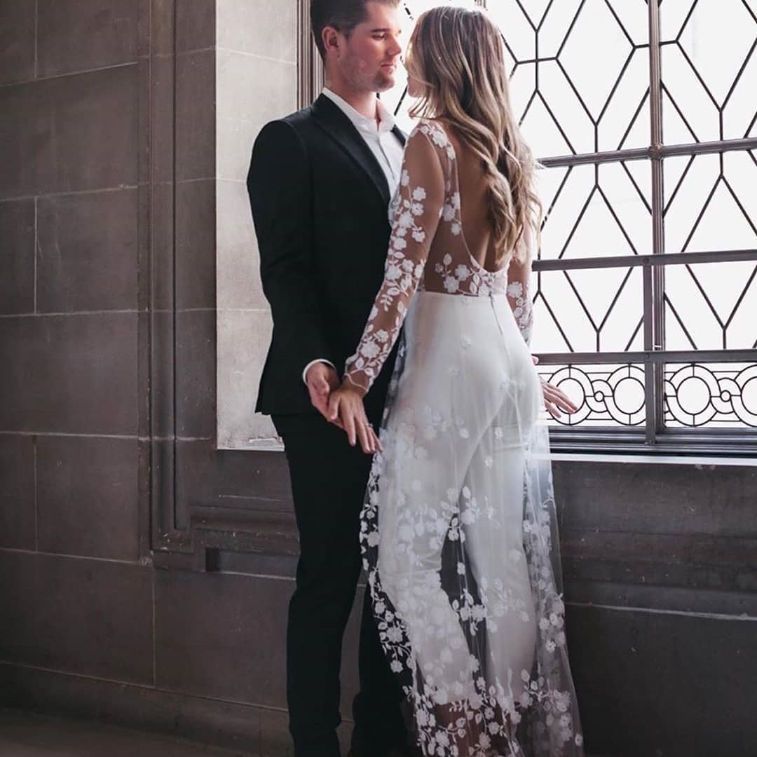 Designer 2020 Jumpsuit Beach Wedding Dresses Jewel Neck Long Sleeve Backless Ankle Length Bridal Outfit Lace Summer Wedding Gowns