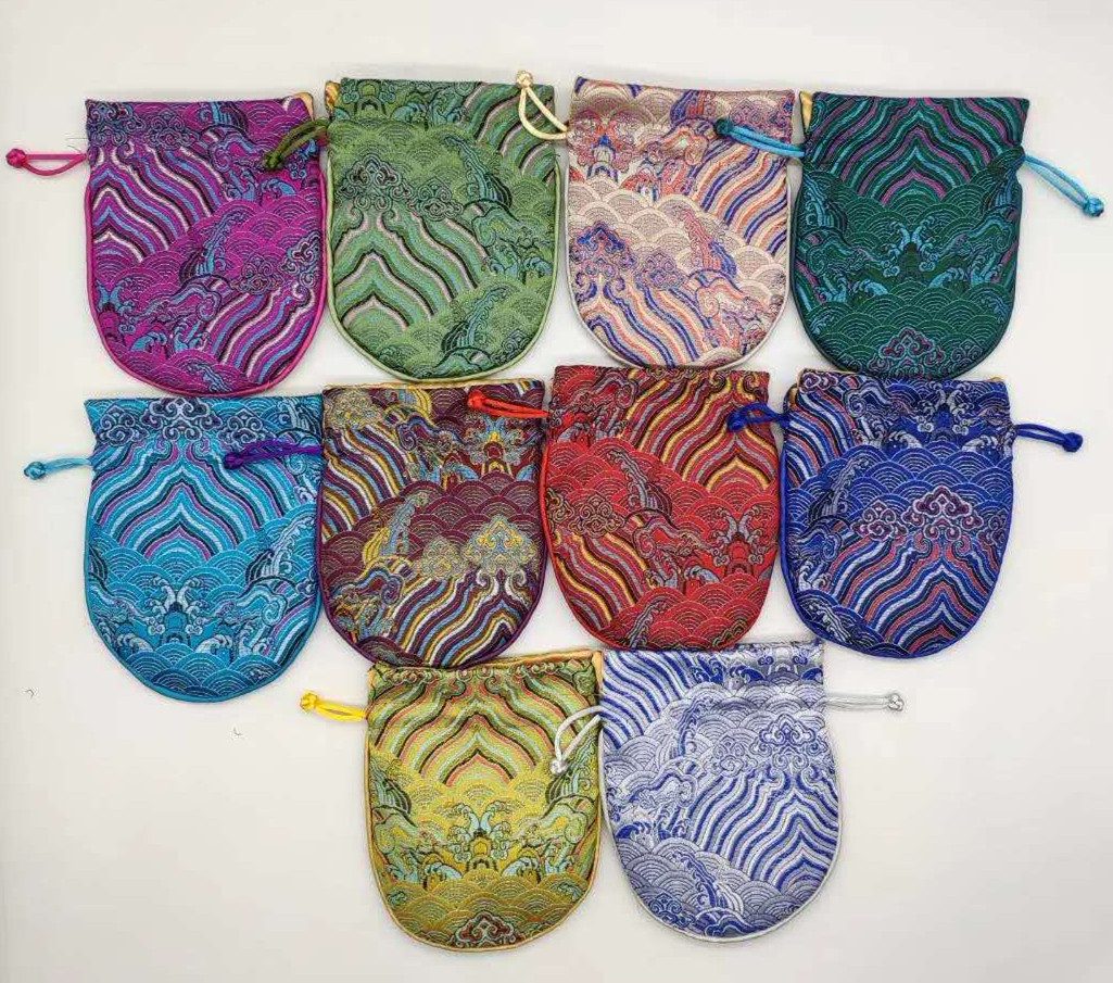 Wave Drawstring Chinese Silk Brocade Jewelry Pouch Vintage Large Fabric Bracelet Gift Bag Coin Purse Storage Pocket 16x17.5cm 10pcs/lot
Wave Drawstring Chinese Silk Brocade Jewelry Pouch Vintage Large Fabric Bracelet Gift Bag Coin Purse Storage Pocket 16x17.5cm 10pcs/lot