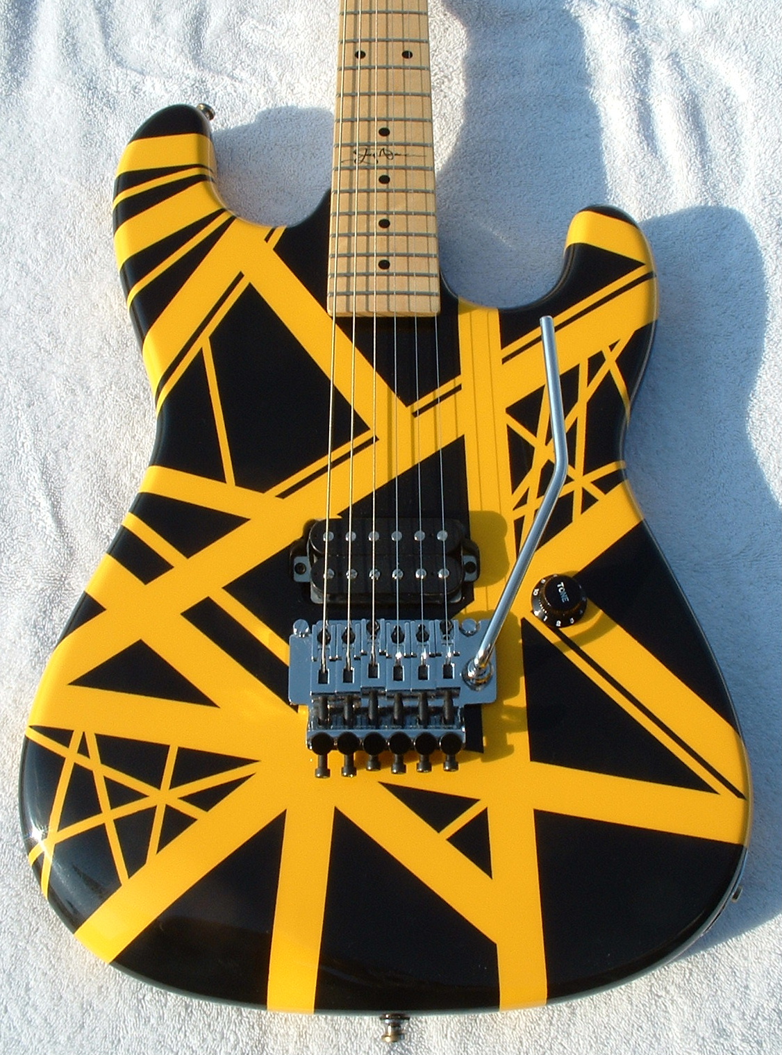 Custom Kra Wolf Edward Van Halen 5150 Yellow Stripe Black Electric Guitar Floyd Rose Tremolo Bridge, Maple Neck & Fingerboard
Custom Kra Wolf Edward Van Halen 5150 Yellow Stripe Black Electric Guitar Floyd Rose Tremolo Bridge, Maple Neck & Fingerboard
