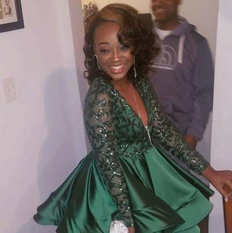 2019 Sexy Short Prom Dresses V Neck Long Sleeves Sequined Formal Evening Gowns Emerald Green Party Pageant Dress For Women