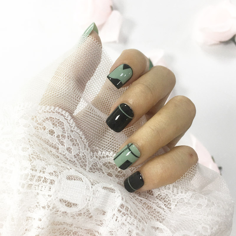 24pcs/box with 2g glue Blue Black Short Square fake nails press on Fashion Jump Head Stripe Design artificial nails for girls, As
24pcs/box with 2g glue Blue Black Short Square fake nails press on Fashion Jump Head Stripe Design artificial nails for girls, As