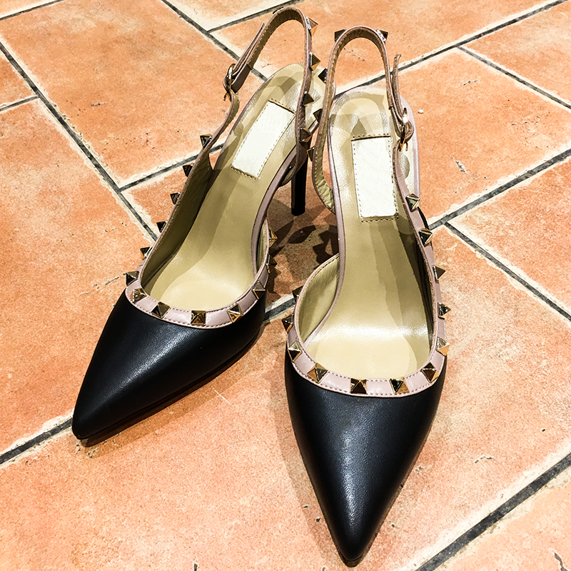 Hot Sale-Classic Black and Nude Women Designer High Heels Matt Leather Pointy Toe Dress Shoe Shallow Mouth Sandals Red Sole Wedding Shoes
Hot Sale-Classic Black and Nude Women Designer High Heels Matt Leather Pointy Toe Dress Shoe Shallow Mouth Sandals Red Sole Wedding Shoes
