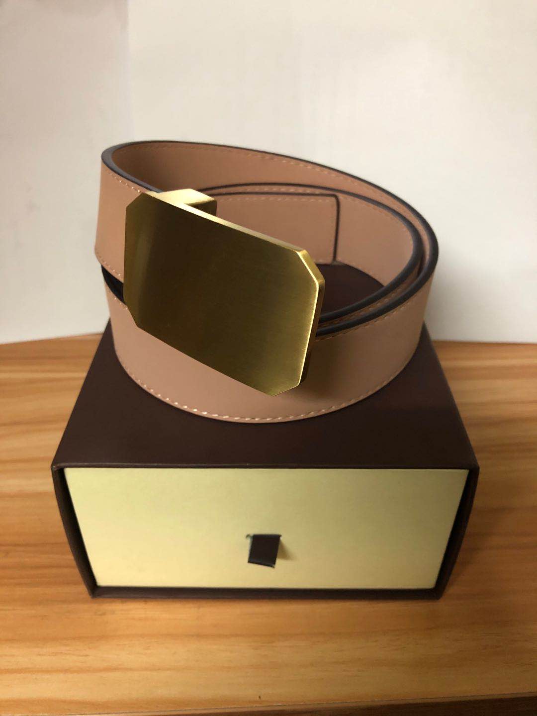 0107 Best Quality Designer Belts for Mens Belts Belt Snake Belt Leather Business Belts Women Big Gold Buckle with Box, No box
0107 Best Quality Designer Belts for Mens Belts Belt Snake Belt Leather Business Belts Women Big Gold Buckle with Box, No box