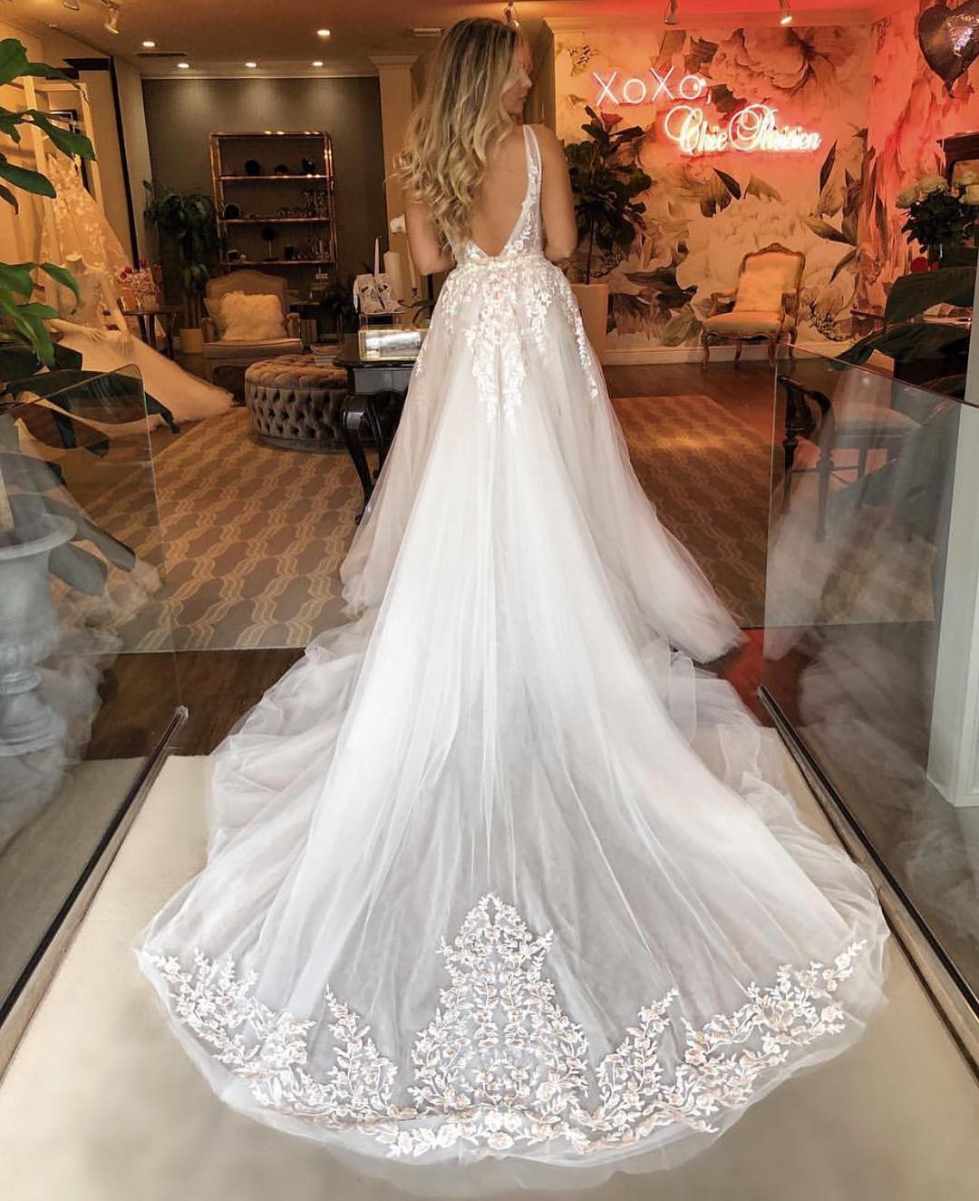 elegant white wedding dresses with detachable train lace bridal gowns v neck backless mermaid wedding dress plus size