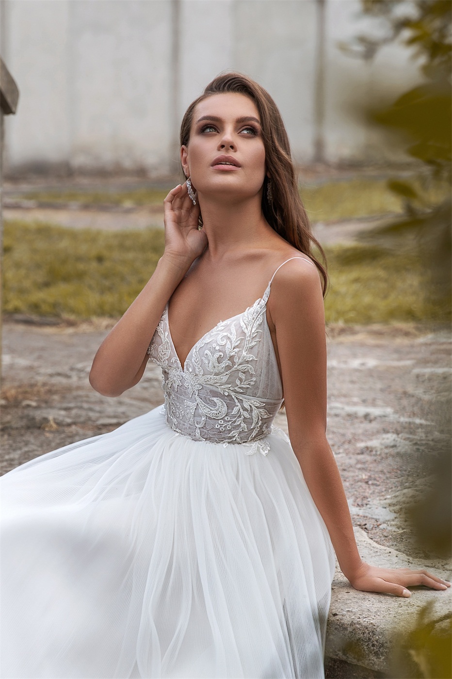 simple a line wedding dresses spaghetti straps backless appliqued wedding dress court train custom made sexy bridal gowns