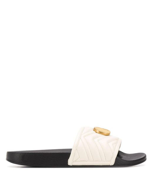 2020SS mens womens Black White Logo-embellished Quilted Leather Slides Sandals flat slippers with burnished-gold logo plaques 
2020SS mens womens Black White Logo-embellished Quilted Leather Slides Sandals flat slippers with burnished-gold logo plaques