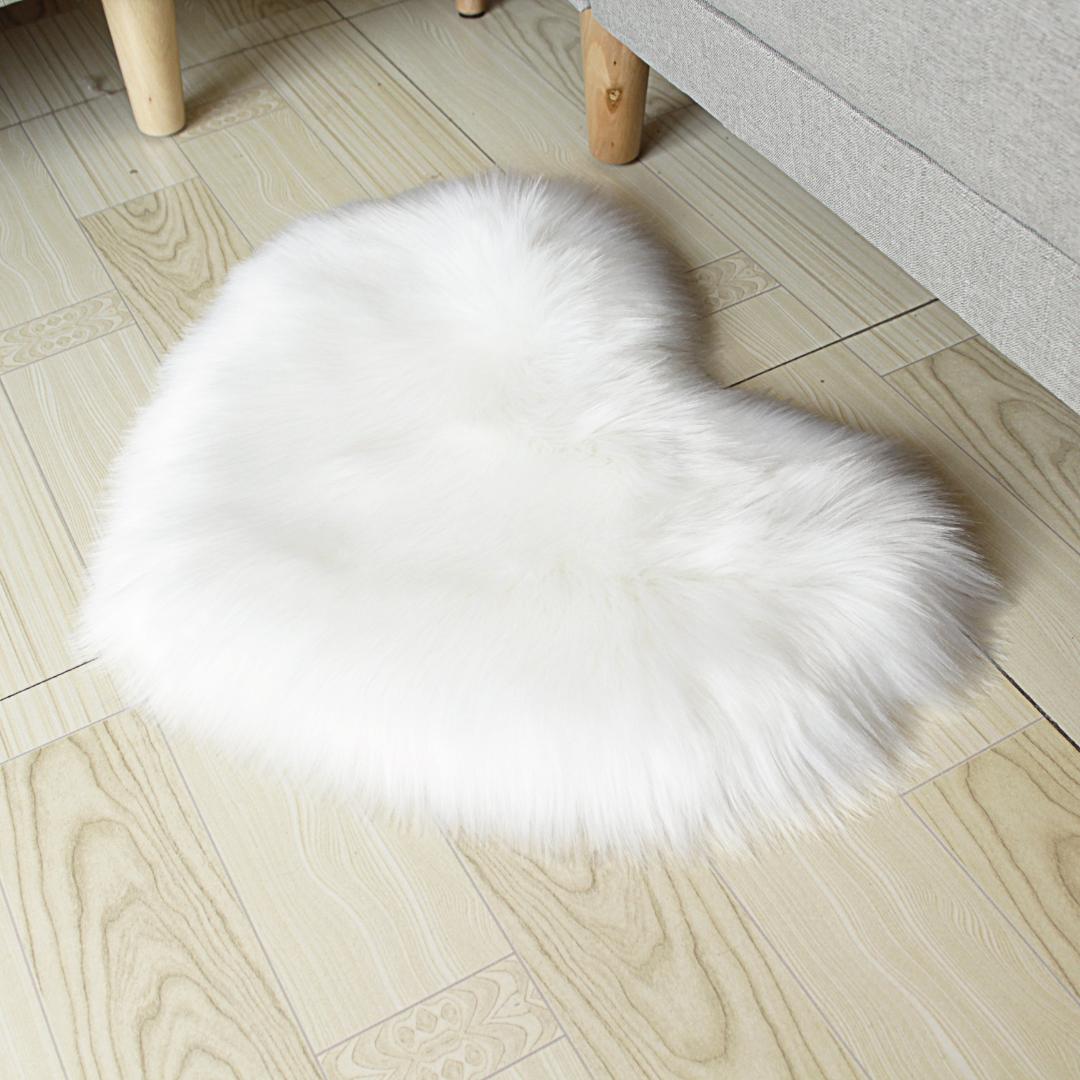Imitation wool lovely girl series heart-shaped soft carpet, about 6cm plush heart-shaped floor mat, living room bedroom love pad, Gray
Imitation wool lovely girl series heart-shaped soft carpet, about 6cm plush heart-shaped floor mat, living room bedroom love pad, Gray