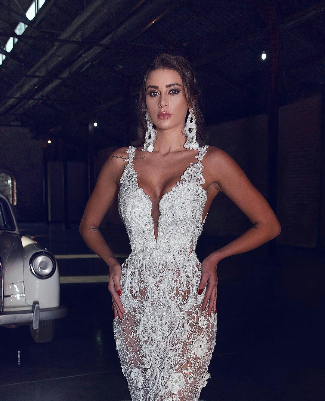 Sexy Illusion Bodice Mermaid Wedding Dresses Deep V Neck Lace 3D Floral Appliques Beach Wedding Dress Sweep Train Plus Size Robes De Mariée