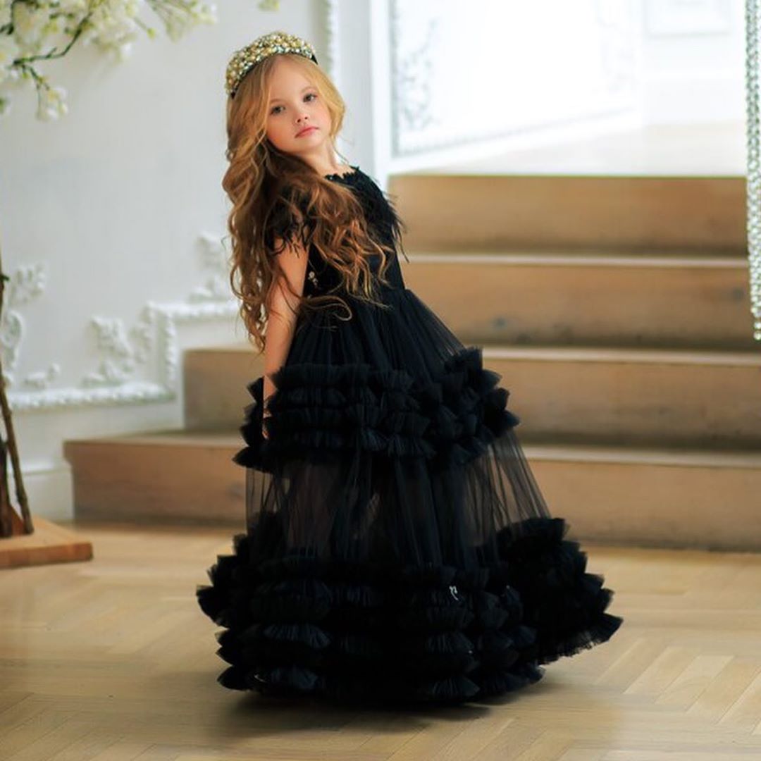 Chic Black Feather Flower Girl Dresses For Wedding Beaded Toddler Pageant Gowns Bateau Neck Floor Length Ruffled Tulle Kids Prom Dress 407