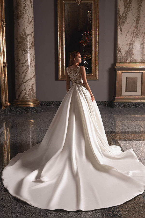 Beach A Line Wedding Dresses Beading Scoop Sleeveless Bridal Gowns Flower Appliques A Line Satin Wedding Dress