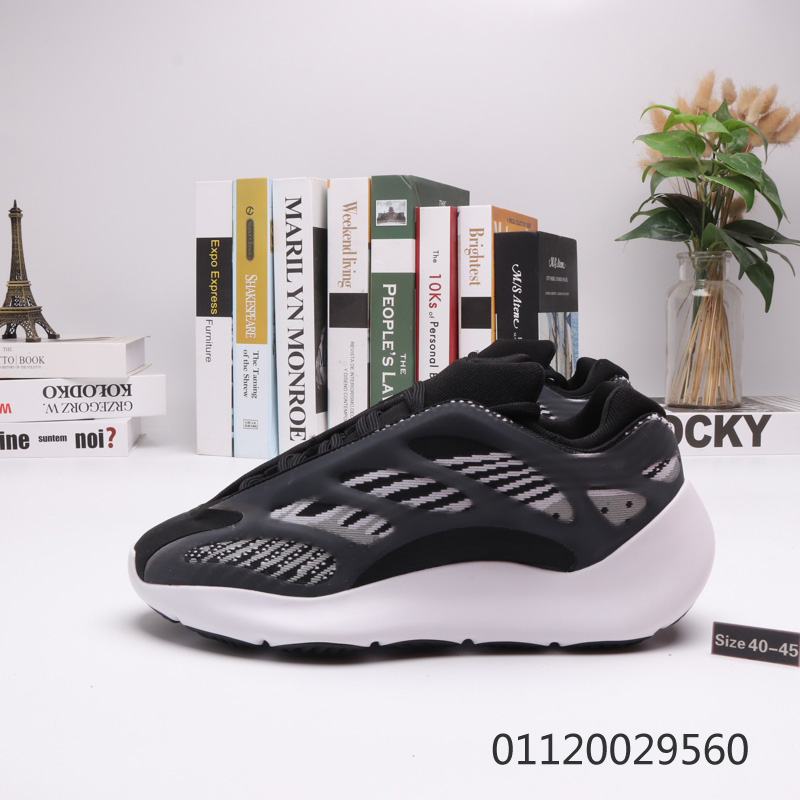 Azael 700 v3 Shoes Utility Black Glows In The Dark Kanye West Men Womens Designer Running Shoes Size 36-46
Azael 700 v3 Shoes Utility Black Glows In The Dark Kanye West Men Womens Designer Running Shoes Size 36-46