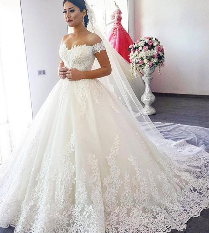 Luxury Lace Princess Off the Shoulder 2020 Ball Gown Wedding Dresses Sheer Back Princess Illusion Applique Bridal Gowns robe de mariage, Red
Luxury Lace Princess Off the Shoulder 2020 Ball Gown Wedding Dresses Sheer Back Princess Illusion Applique Bridal Gowns robe de mariage, Red