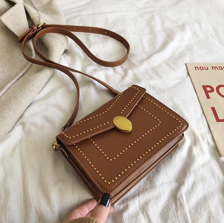 Factory wholesale women handbag rivets hand bags personalized rivet decoration womens shoulder bag trend buckle Messenger basg
Factory wholesale women handbag rivets hand bags personalized rivet decoration womens shoulder bag trend buckle Messenger basg