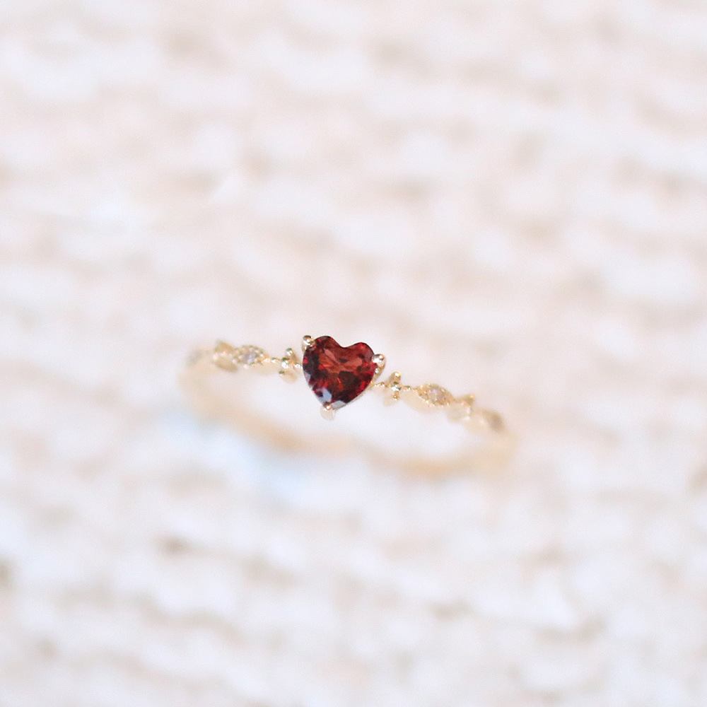 Ring Ma'am Diamond 14k Gold-plated Heart-shaped Red Diamond Ring Exquisite Ring Decorate
Ring Ma'am Diamond 14k Gold-plated Heart-shaped Red Diamond Ring Exquisite Ring Decorate