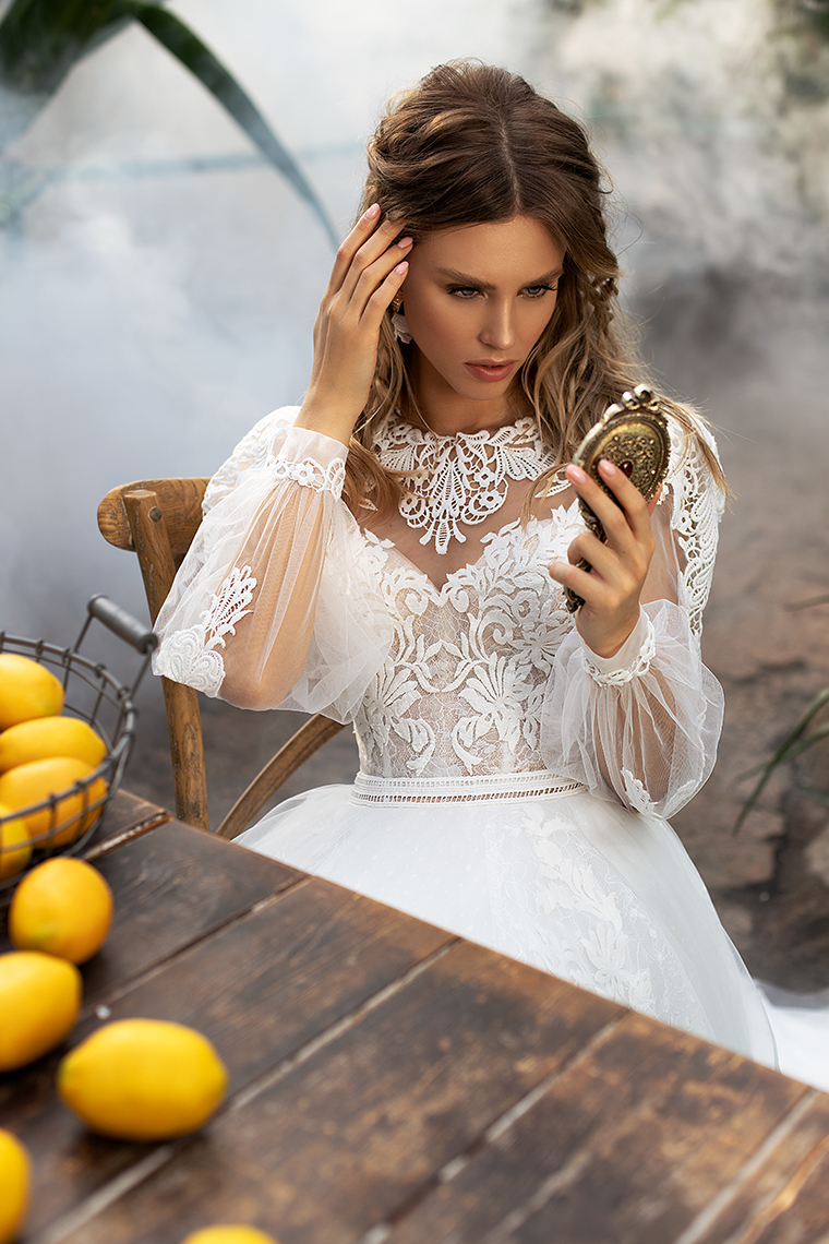 Sleeves Stylish Long Lace Wedding Dresses Sheer Jewel Neck Appliqued Bridal Gowns A Line Sweep Train Tulle Robe De Marie