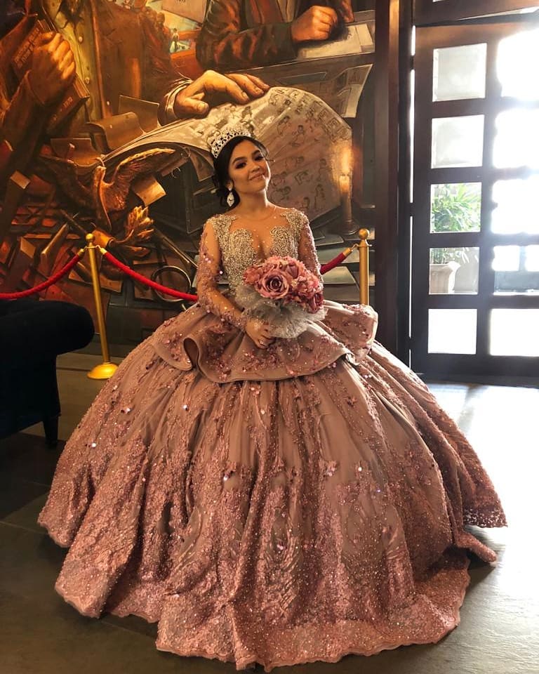 Blush Pink Luxurious Lace Quinceanera Prom Dresses Sheer Neck Crystals Long Sleeves Evening Party Sweet 16 Dress ZJ126