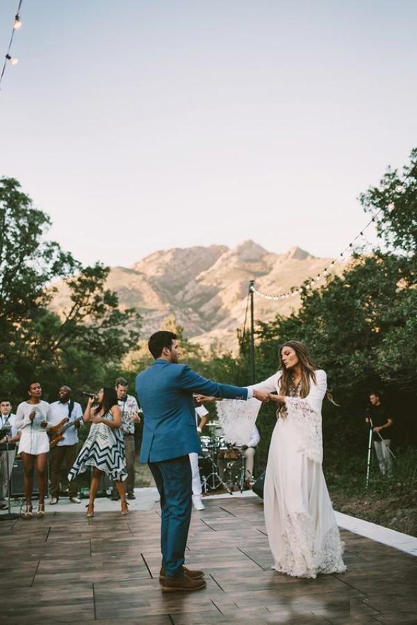 Newest Bohemian Wedding Dresses Country Boho Wedding Dresses V Neck Flare Bell Sleeves Lace Bridal Gowns Custom Made