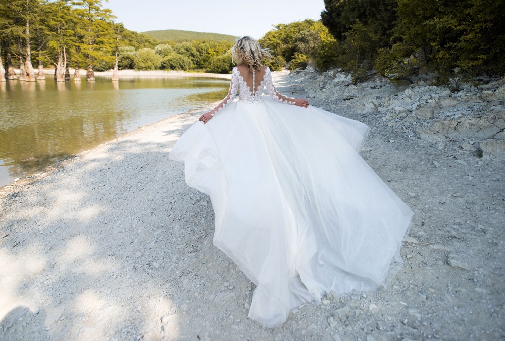 bohemian beach dresses v neck long sleeve lace appliques pearls bridal gowns a e boho wedding dress robe de mariee