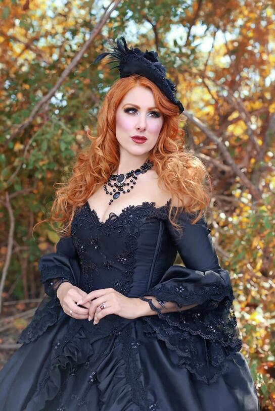 Romantic Black Wedding Dresses Off The Shoulder Lace Vintage Gothic Bridal Dress Appliques Beads Vestidos De Novia Boho Wedding Gowns