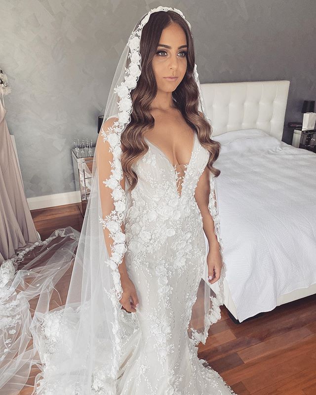 New Mermaid Wedding Dresses Sweep Train V Neck Lace 3D Floral Appliques Country Wedding Dresses Bridal Gowns Custom Made Robes De Mariée