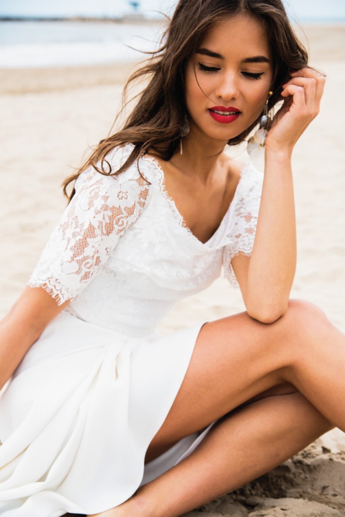 Chic Beach Wedding Dresses V Neck Two Pieces High Low Lace Appliqued Half Long Sleeve Bridal Gowns Cheap Beach Wedding Dress Boho Style