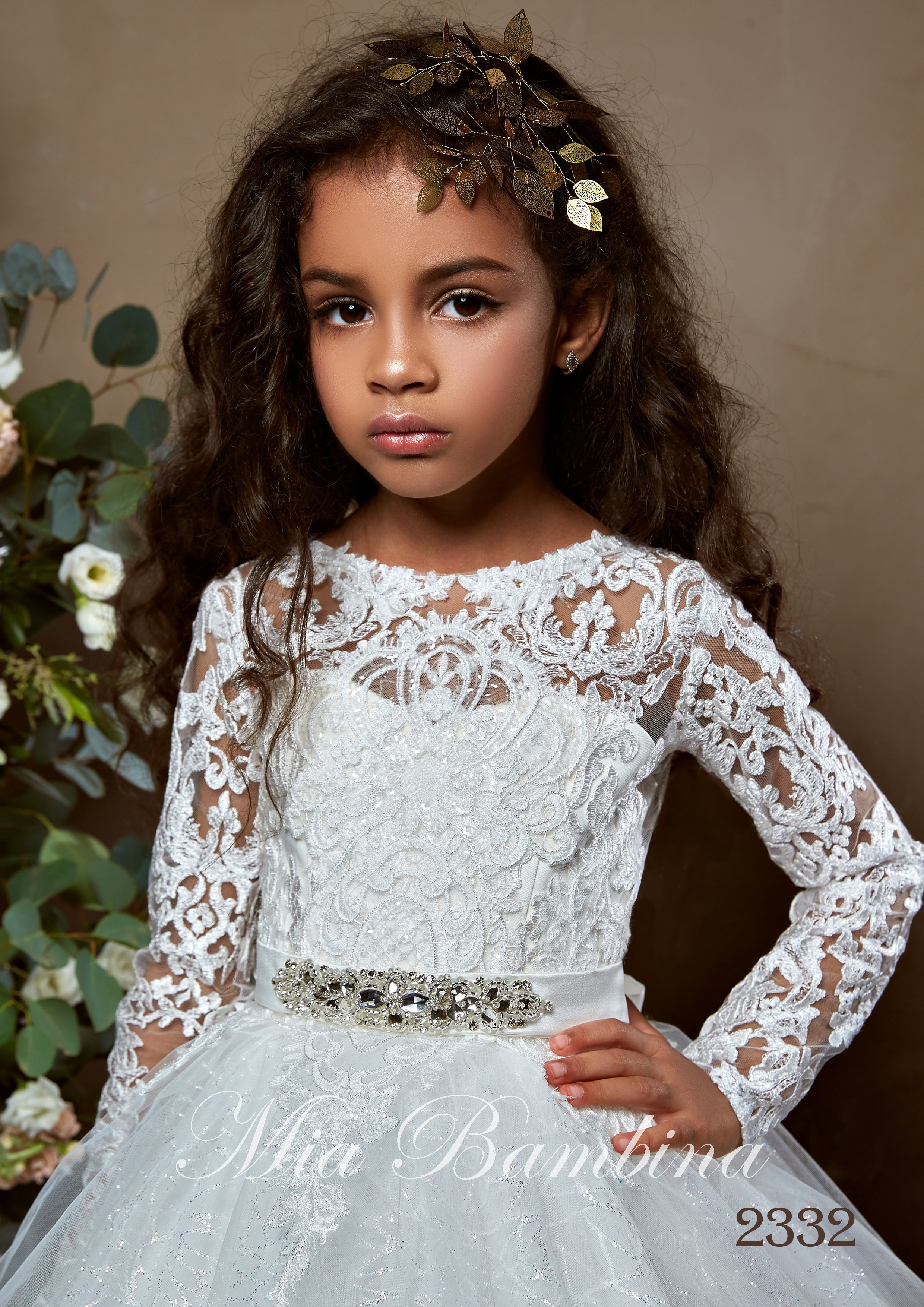 2020 Flower Girl Dresses Jewel Neck Appliqued Rhinestone Beaded Girl Pageant Gown Backless Long Sleeves Bow Sequined Skirts Birthday Gowns