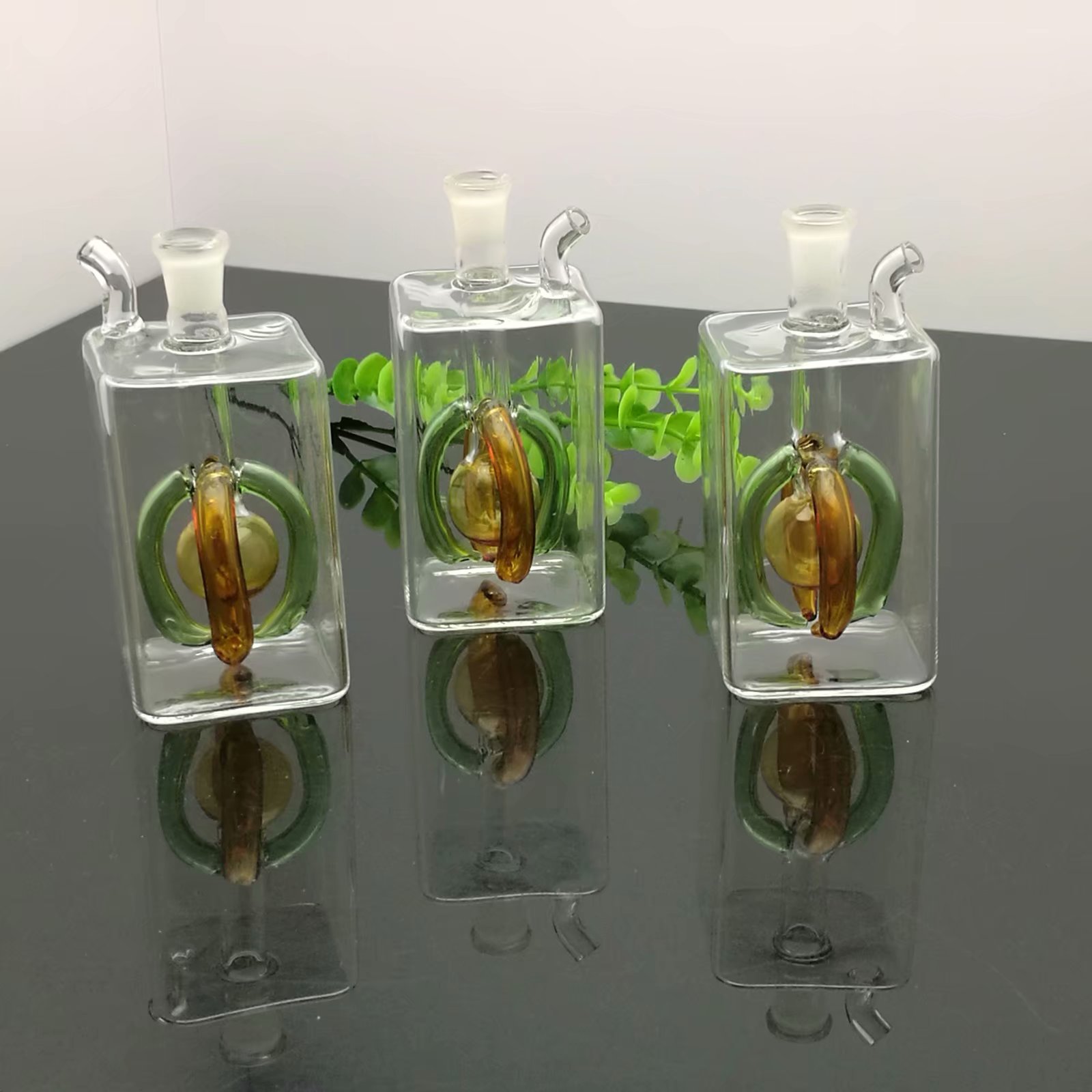Four-claw cigarette kettle with square tube and round belly Glass Bongs Glass Smoking Pipe Water Pipes Oil Rig Glass Bowls Oil Burn
Four-claw cigarette kettle with square tube and round belly Glass Bongs Glass Smoking Pipe Water Pipes Oil Rig Glass Bowls Oil Burn