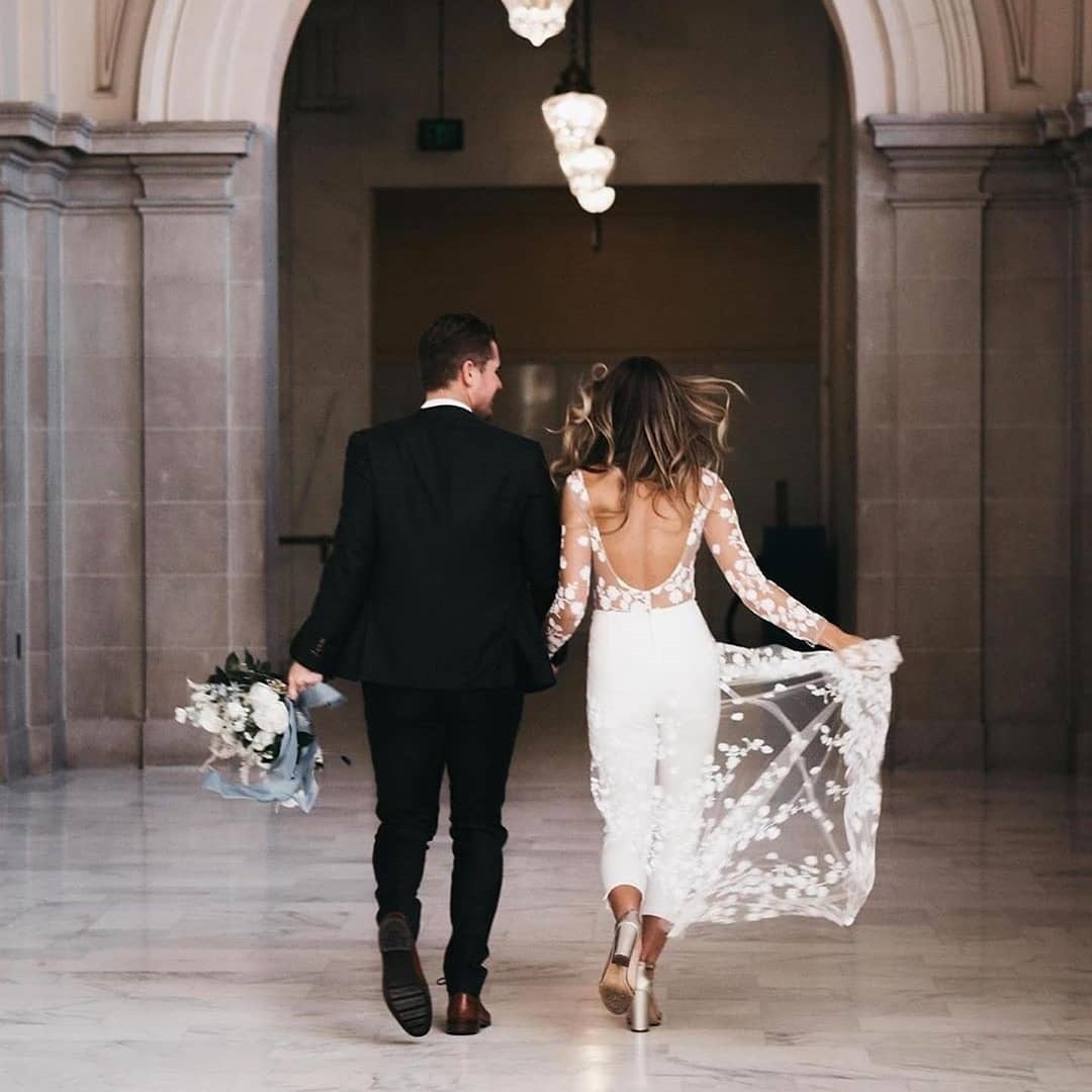Designer 2020 Jumpsuit Beach Wedding Dresses Jewel Neck Long Sleeve Backless Ankle Length Bridal Outfit Lace Summer Wedding Gowns