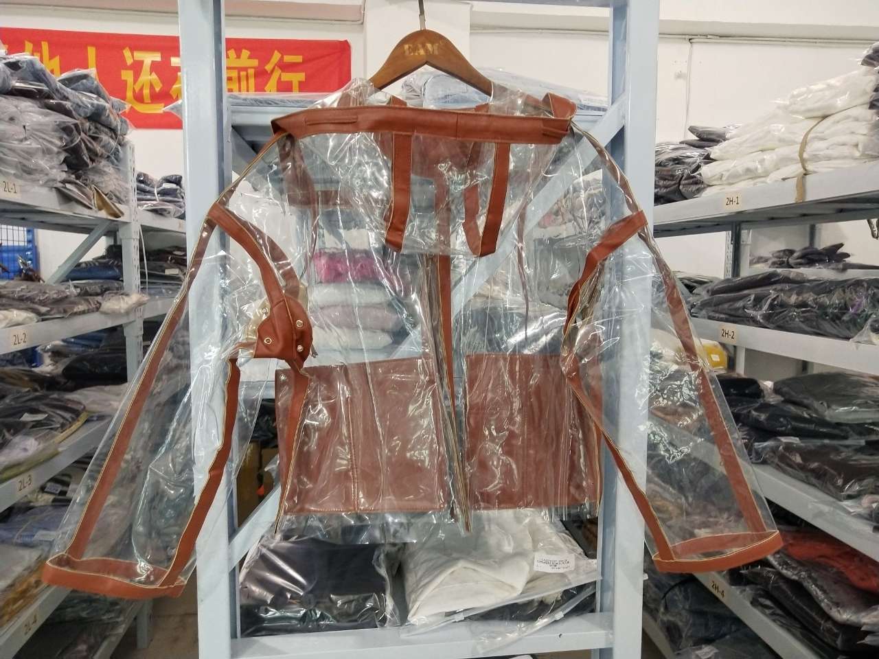 DEAT Brown Long-sleeved Hooded Large Pocket Short Transparent Leather Jacket Woman Casual Simple Fashion 2019 Autumn New TV813 CJ191216