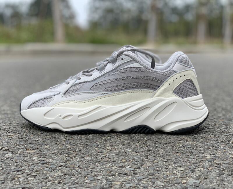 Best Quality 700 V2 Static Wave Runner Man Designer Athletic Shoes New Hot 700s Kanye West White Grey Discount Fashion Woman Sport Sneakers, Static static static
Best Quality 700 V2 Static Wave Runner Man Designer Athletic Shoes New Hot 700s Kanye West White Grey Discount Fashion Woman Sport Sneakers, Static static static