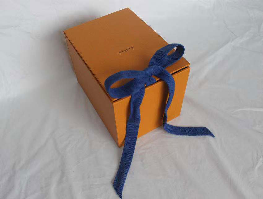 Snow Globe With Luxury Wardrobe Decoration Inside Crystal Ball Special Novelty Christmas Gift with Gift Box for VIP Customers