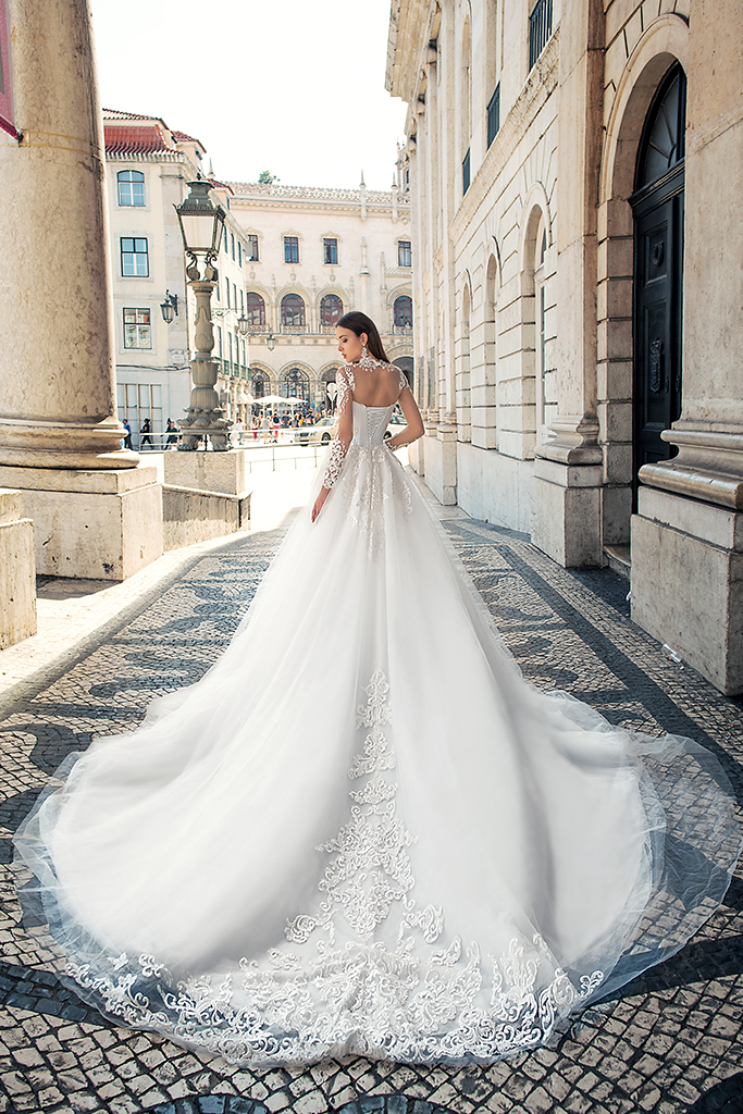 2019 Mermaid Wedding Dresses With Detachable Train Jewel Neck Lace Appliqued Long Sleeve Bridal Gowns Lace Up Back Plus Size Wedding Dress