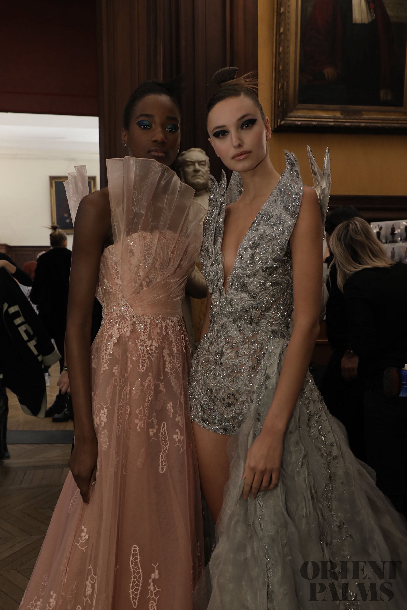 2019 Tony Ward Prom Dresses With Long Train Silver Lace Beads Sequins V Neck Luxury Evening Gowns Custom Made Quinceanera Dresses