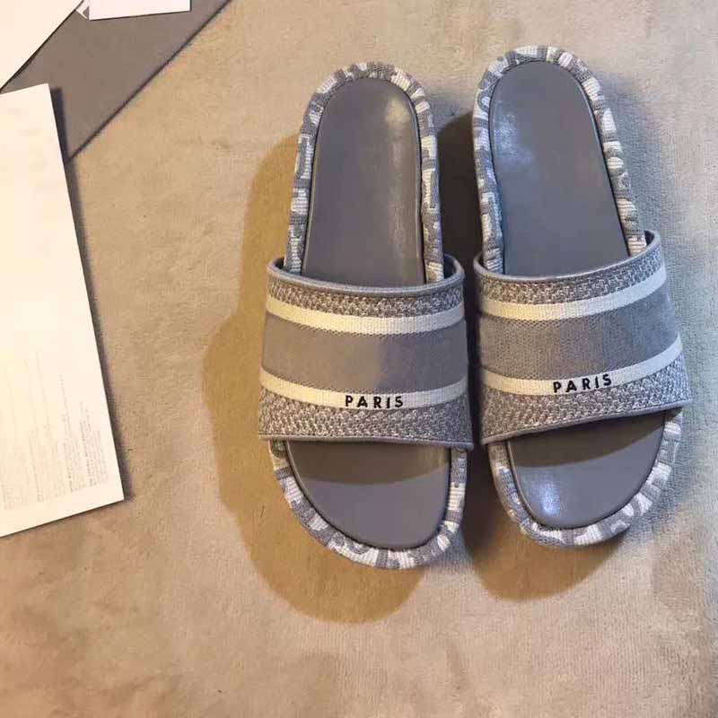 The latest luxury designer sponge cake thick bottom summer autumn and winter density embroidery slippers casual slimming letter sandals lar, Red
The latest luxury designer sponge cake thick bottom summer autumn and winter density embroidery slippers casual slimming letter sandals lar, Red