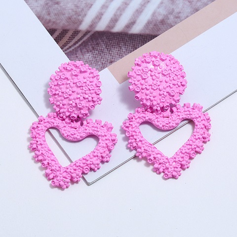 Wholesale-fashion luxury designer vintage exaggerated simple 3d carved geometric lovely cute heart pendant stud earrings for women
Wholesale-fashion luxury designer vintage exaggerated simple 3d carved geometric lovely cute heart pendant stud earrings for women