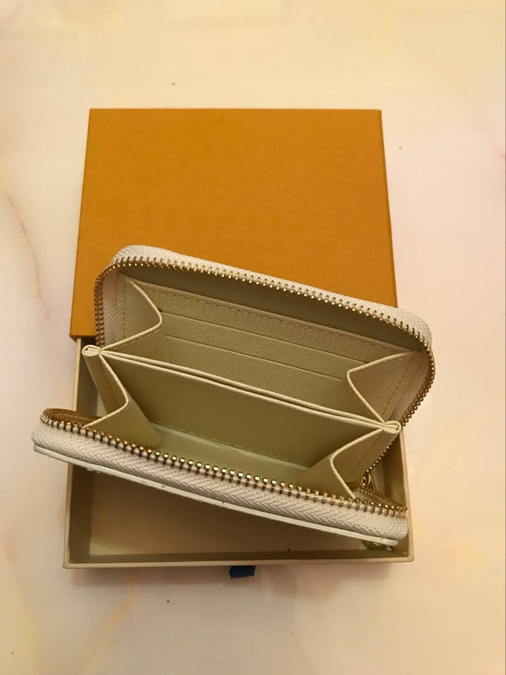 2019 Zippy Wallet The Most Stylish Women Short Wallet ,Cards And Coins Famous Design Men Leather Purse Card short Holder Yellow box
2019 Zippy Wallet The Most Stylish Women Short Wallet ,Cards And Coins Famous Design Men Leather Purse Card short Holder Yellow box