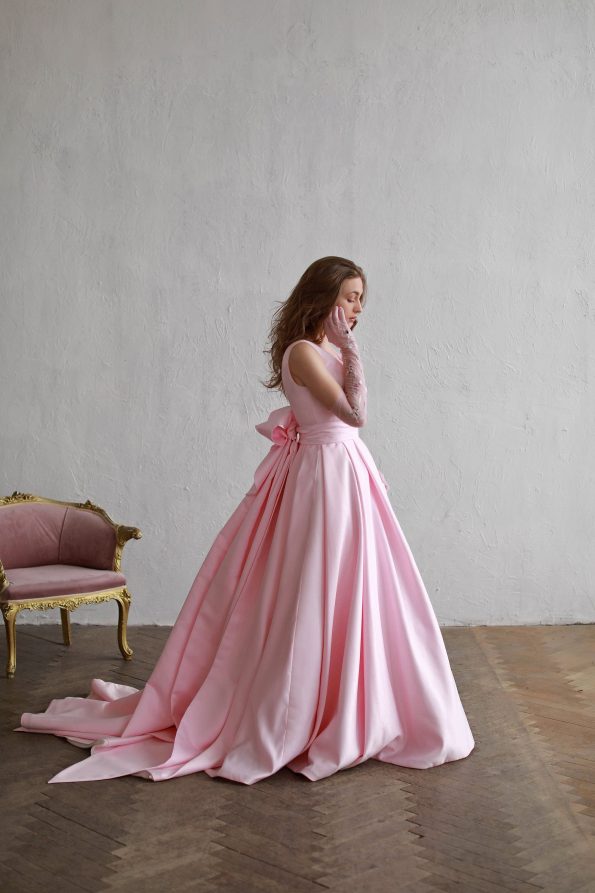 2020 Elegant Pink Prom Dresses Deep V Neck A Line Satin Evening Dresses Bow Sweep Train Formal Party Wear Custom Robes De Soirée