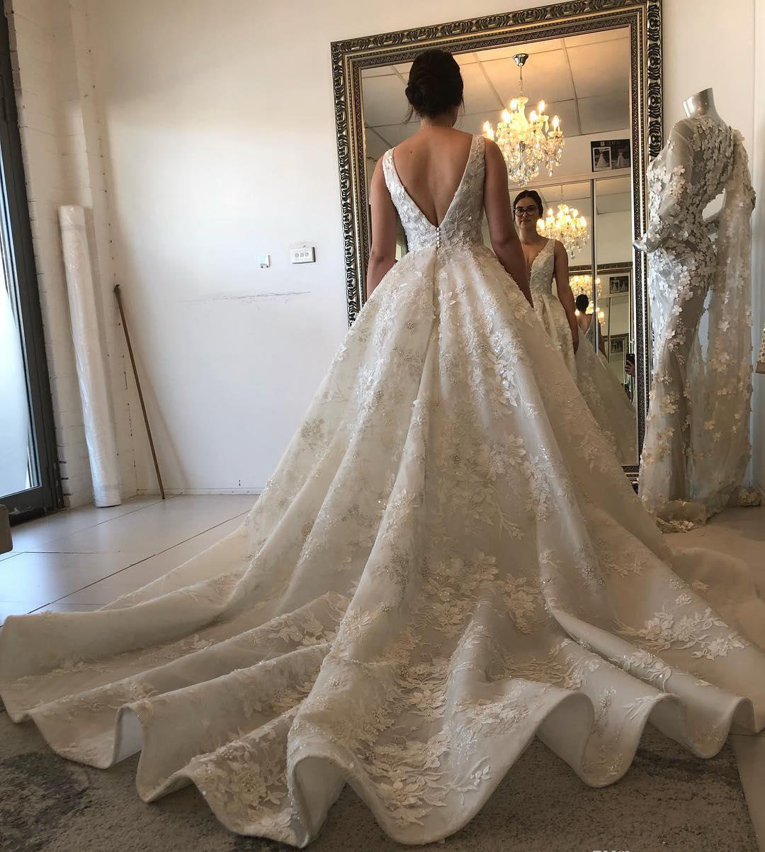 High Quality New Arrival Long Wedding Dress A Line Deep V Neck Lace Flowers Country Summer Garden Bridal Gown Custom Made Plus Size