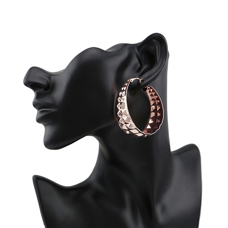 Wholesale-hoop earrings for women western hot sale simple Nightclub huggie earring Exaggerated fashion jewelry 2 colors golden rose gold
Wholesale-hoop earrings for women western hot sale simple Nightclub huggie earring Exaggerated fashion jewelry 2 colors golden rose gold
