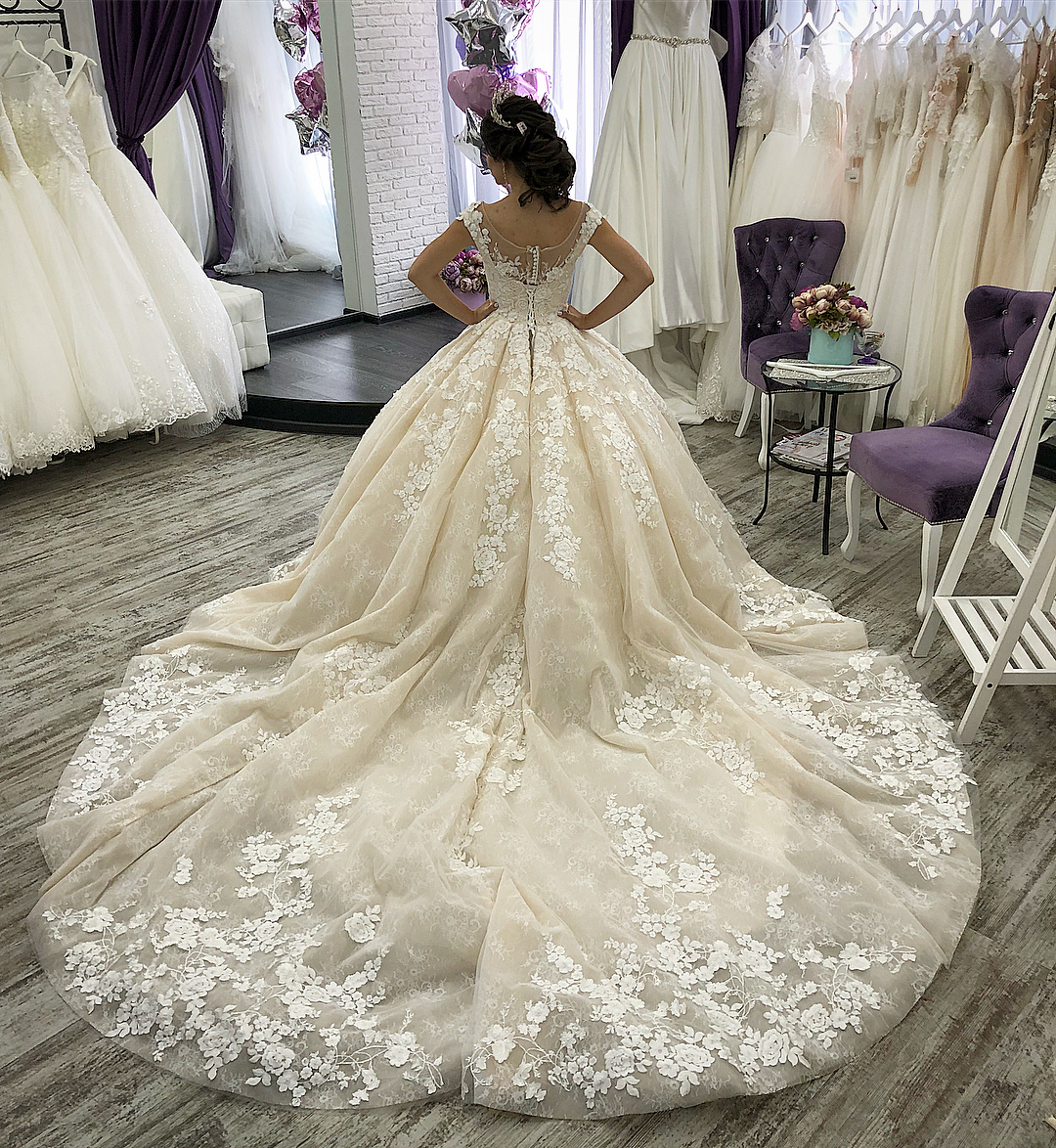 Champagne Lace Ball Gown Wedding Dresses Sheer Bateau Neck Beaded Bridal Gowns Appliqued Chapel Train Plus Size Vestidos De Novia 407