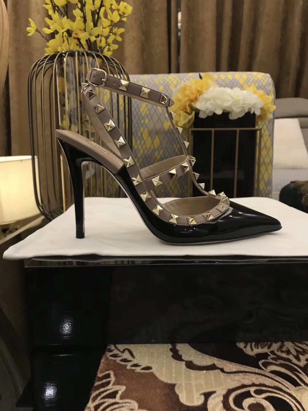 Casual Designer Sexy lady fashion Black patent point toe sexy high heel shoes pump back crystal strass thin heels Stiletto brand new strappy
Casual Designer Sexy lady fashion Black patent point toe sexy high heel shoes pump back crystal strass thin heels Stiletto brand new strappy